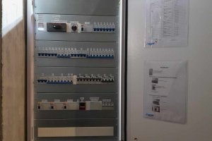 Elamu peajaotuskeskuse montaaz ja paigaldus ning generaatori võimalus kilbis. Pädama, Kõrgu, Rapla maakond.jpg