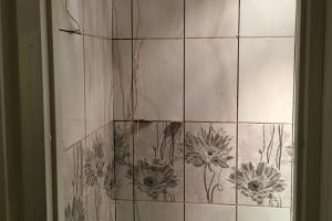 Vetsu seinte plaatimine, kraanikausi ja vetsupoti paigaldamine.JPG