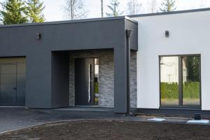 Eramaja trepp Pärnumaal - paigaldatud pesubetoonplaadid.jpg