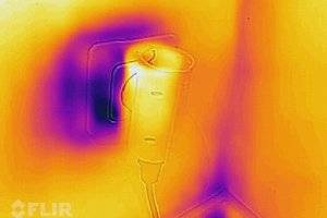 rikutud soojustus pistiku taga.jpg