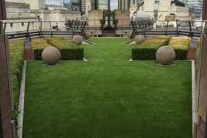 artificial-grass-for-commercial-business_008.jpg