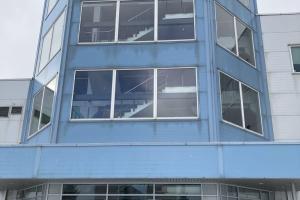 Tala tn fassaad enne alumiiniumakende paigaldust.JPG