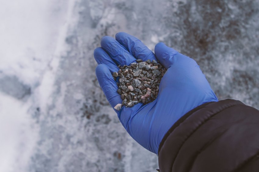graniit, graniitkruus, libedusetõrje, libedad kõnniteed, libe trepp, jää eemaldamine, libedustõrje kõnniteedel, libedustõrje trepil