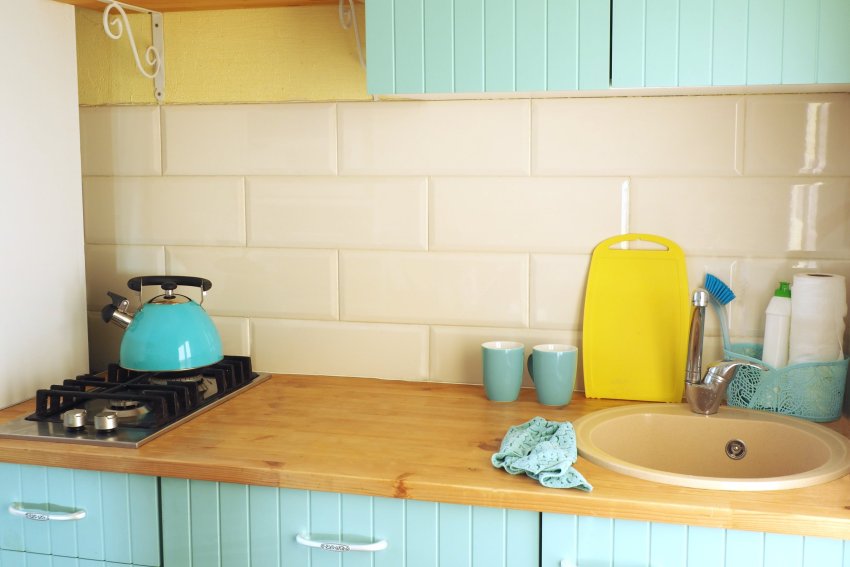 väike köök, väikese köögi kujundamine, väikese köögi organiseerimine, väikse köögi paigutus, köök