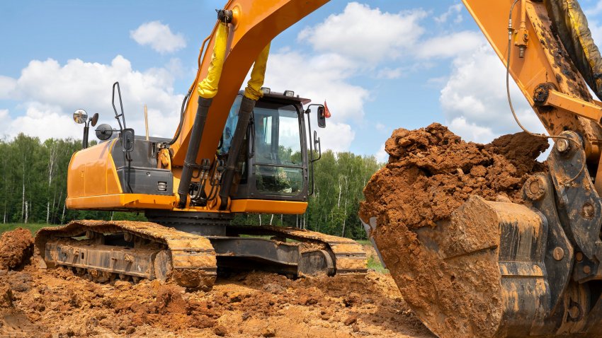 savi kaevandamine, savi kaevamine, ekskavaator, savi, maapind, kaevetööd