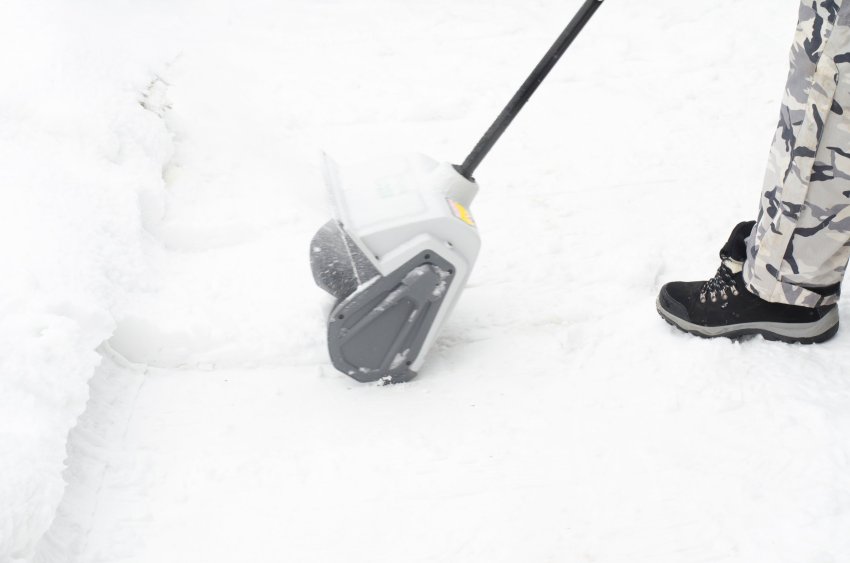 elektriline lumelabidas, elektriline lumepuhur, lume lükkamine, lume eemaldamine, lihtne lumerookimine