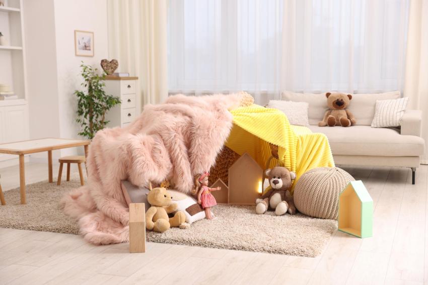 lastenurk elutoas, väike kodu lastega, laste mängunurk ideed, elutoa planeerimine, turvaline lastenurk, nutikas ruumikasutus, kodune mänguala, väikese pinna sisekujundus, minimalistlik lasteala, lapsenurk, lapse ala