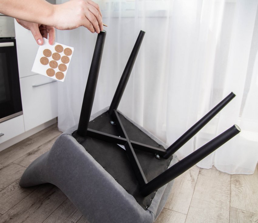 mööblijalad, mööbli jalgade pehmendus, mööbli paigaldus , mööbli kokkupanek , mööbli paigaldamine , mööbli komplekteerimine, köögimööbli paigaldus, mööbli montaaž, kuidas paigaldada mööblit, mööbli paigaldajad