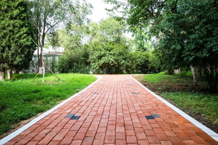 aiarada, aiatee, aiatee, aiatee rajamine, aia rada, aiatee ehitamine, aiatee kivid, aiatee sillutis, tee aeda