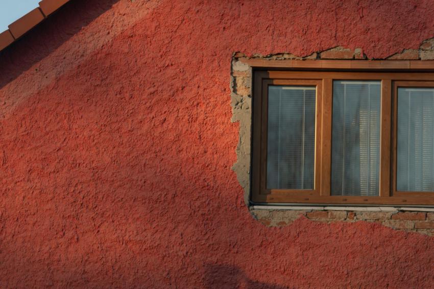 fassaadikahjustused, fassaadi parandamine, maja fassaadi hooldus, ilmastikukindel fassaad, maja renoveerimine, fassaaditööd, fassaadi pesu, fassaadi värvimine, niiskuskahjustused, hallitus fassaadil