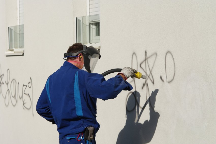 grafiti eemaldamine, grafiti välisfassadil, püsimarkeri eemaldamine, spreivärvi eemaldamine, aerosoolvärvi eemaldamine, aerosoolvärvi puhastamine