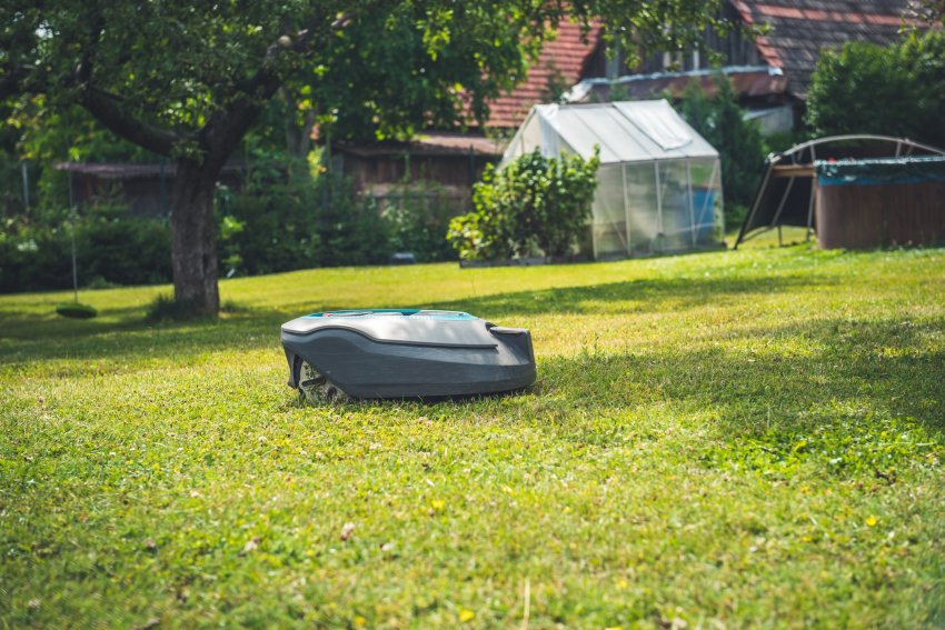 robotniinduk, robotniiduki valimine, robotniiduki paigaldamine, kuidas valida robotniidukit, robotniiduki piirdekaablite paigaldamine, piirdekaablite paigaldus