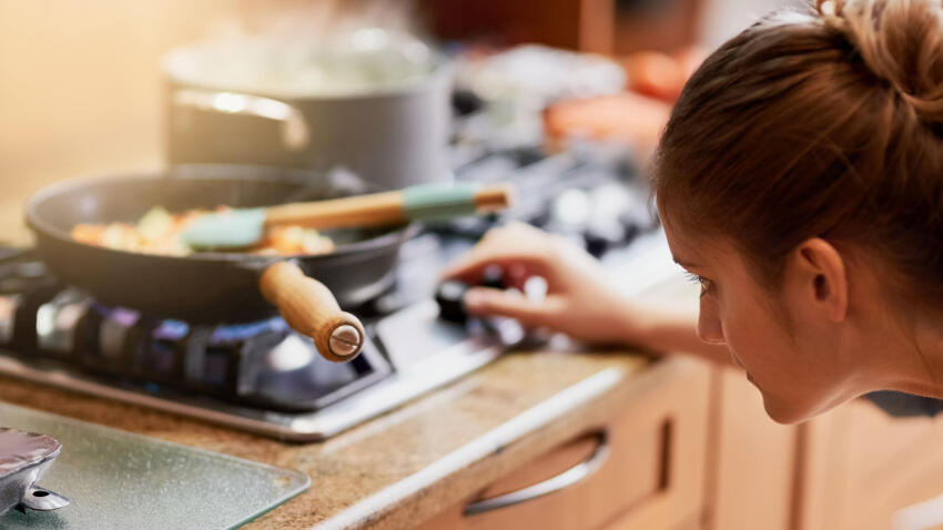 tuleohutus kodus, kodune tulekahju, tulekahju ennetamine, suitsuandur kodus, rasvapõleng pliidil, tuleohutus korteris, küünalde tuleohutus, elektriseadmete ülekoormus, tuleohutusnõuanded, kodu tuleohutus