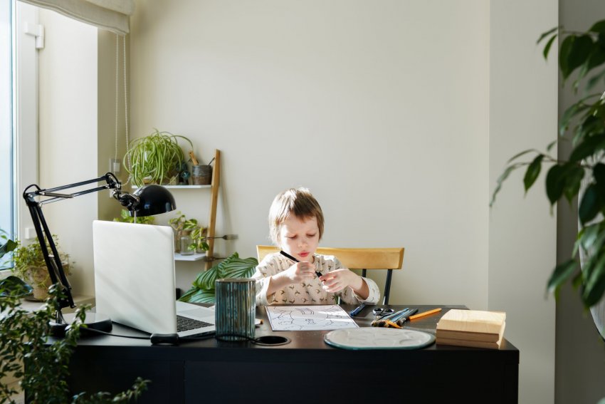 kodukontor, lapse õppimise nurk, kuhu panna laps õppima, lapse koolitööd, õppimisnurk lapsele, õppimisnurk