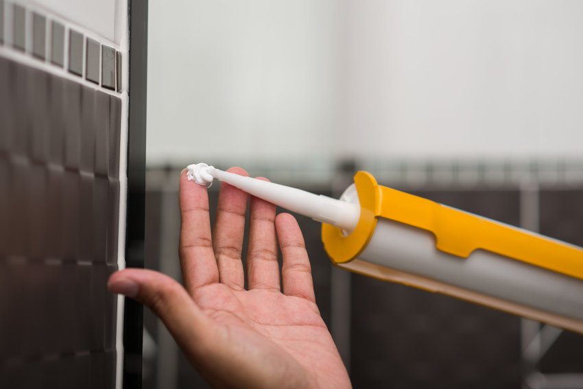 silikooni pealekandmine, kuidas silikooni kasutada, silikoon, silikoonimine, silikooniga tihendamine, silikooni kasutamine, vead silikooni kasutamisel