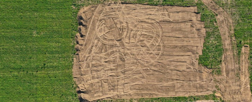 Krundi ettevalmistus ehituseks, krundi ettevalmistamine, puude eemaldamine krundilt, krundi tasandamine